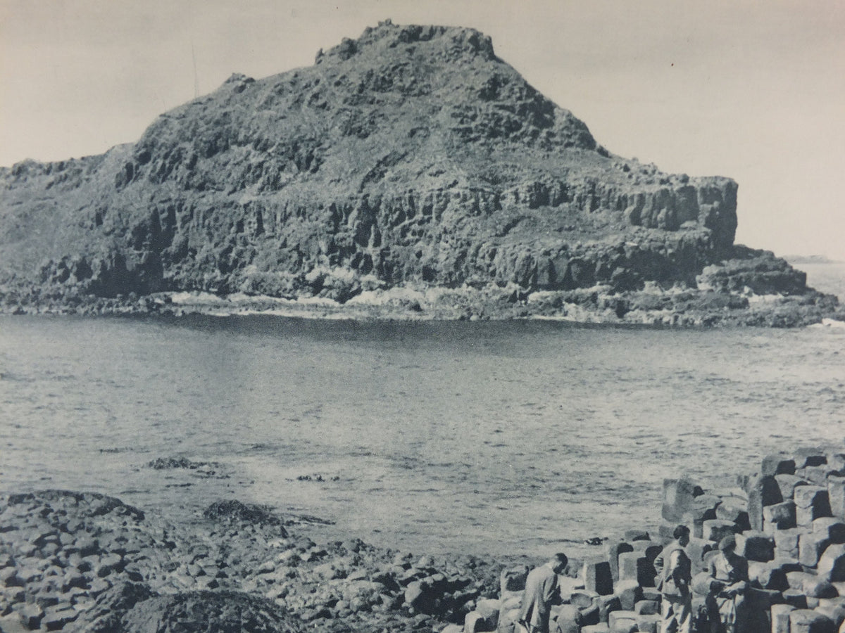 1947 The Giants Causeway Britain Poster, Northern Ireland, Travel Association United Kingdom, travel tourism holiday vacation wall art decor