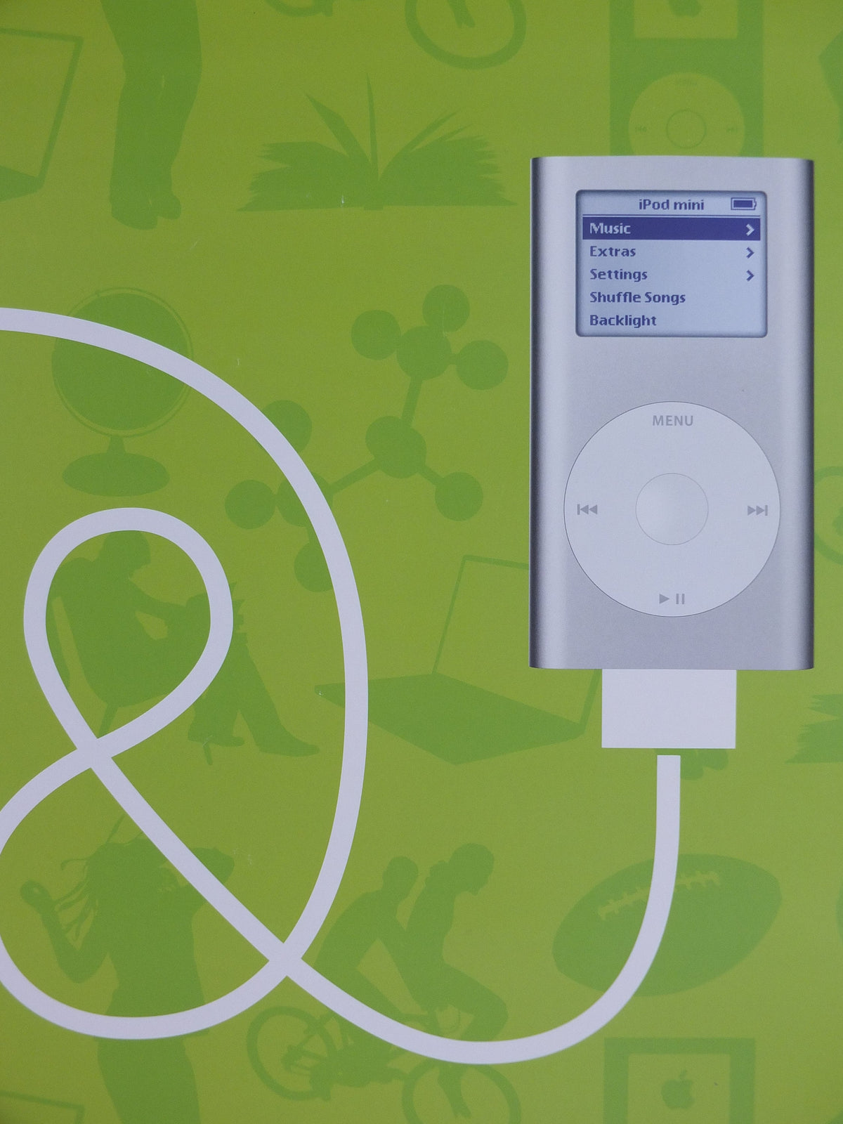 2005 Apple Mac & iPod Poster, Student Union offer buy a Mac and iPod and get 100 back, computer and music player, retro wall art decor