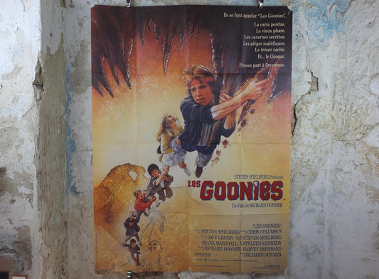 1985 The Goonies Poster, Treasure map hunt for pirate gold of One Eyed Willy, Original French Grande size, wall art cinema film memorabilia