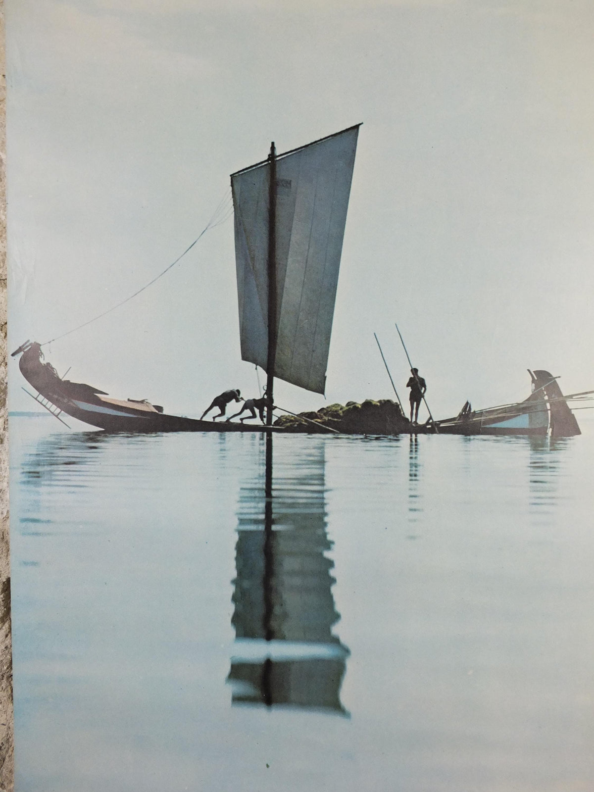 1979 Portugal Travel Poster, Costa de Prata, Portugal, barcos de pesca, xávega fishing boats, Portuguese travel wall art decor